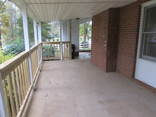 Foto del edificio - One level home in Cornelius