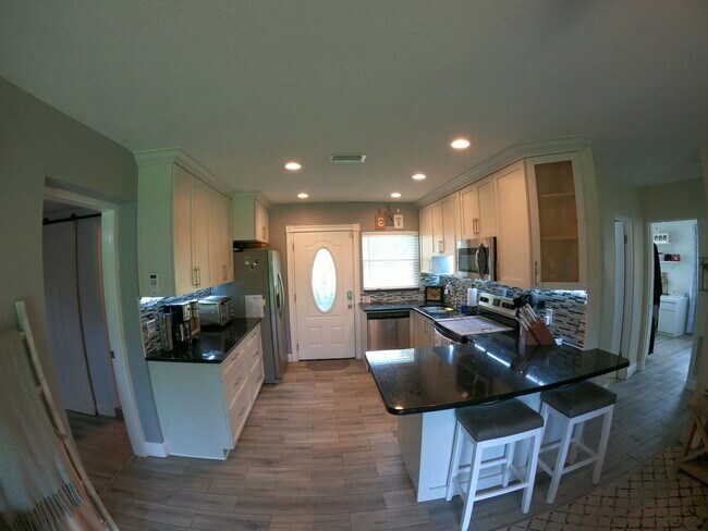 Building Photo - Beautiful 3/2 Home in North St. Pete