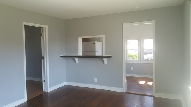 Foto del edificio - 104 N Cedar Ave