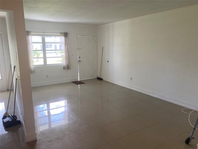 Foto del edificio - 51 NE 204th St