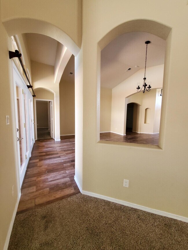 Foto del edificio - 2564 Cerro Parrido Rd SE