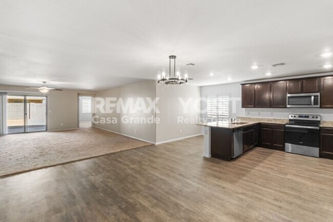 Foto del edificio - Space That Works for Multi-Generational Living!