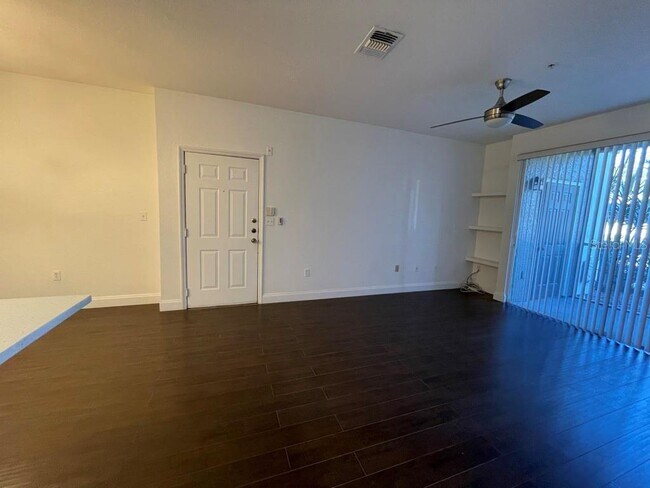 Foto del edificio - 5821 Legacy Crescent Pl