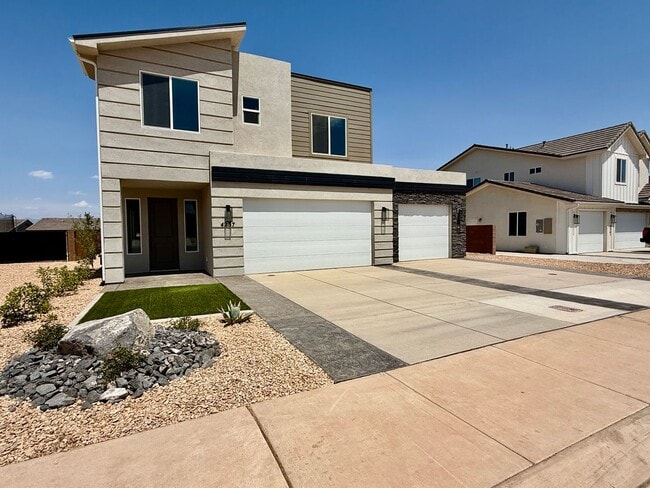 Building Photo - BRAND NEW Three Bedroom Townhome in Desert...