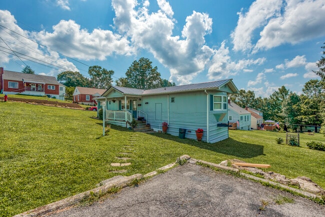 Building Photo - 760 Henry St