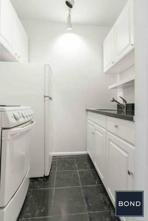 Building Photo - 405 E 87th St