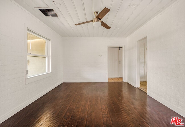 Foto del edificio - 5754 Fallbrook Ave