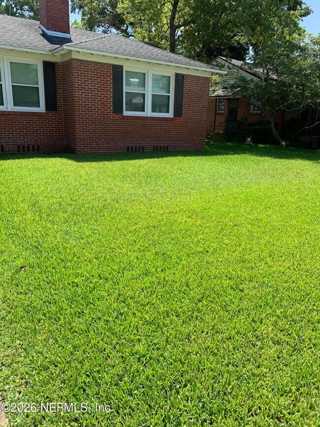 Foto del edificio - 2151 Traymore Rd