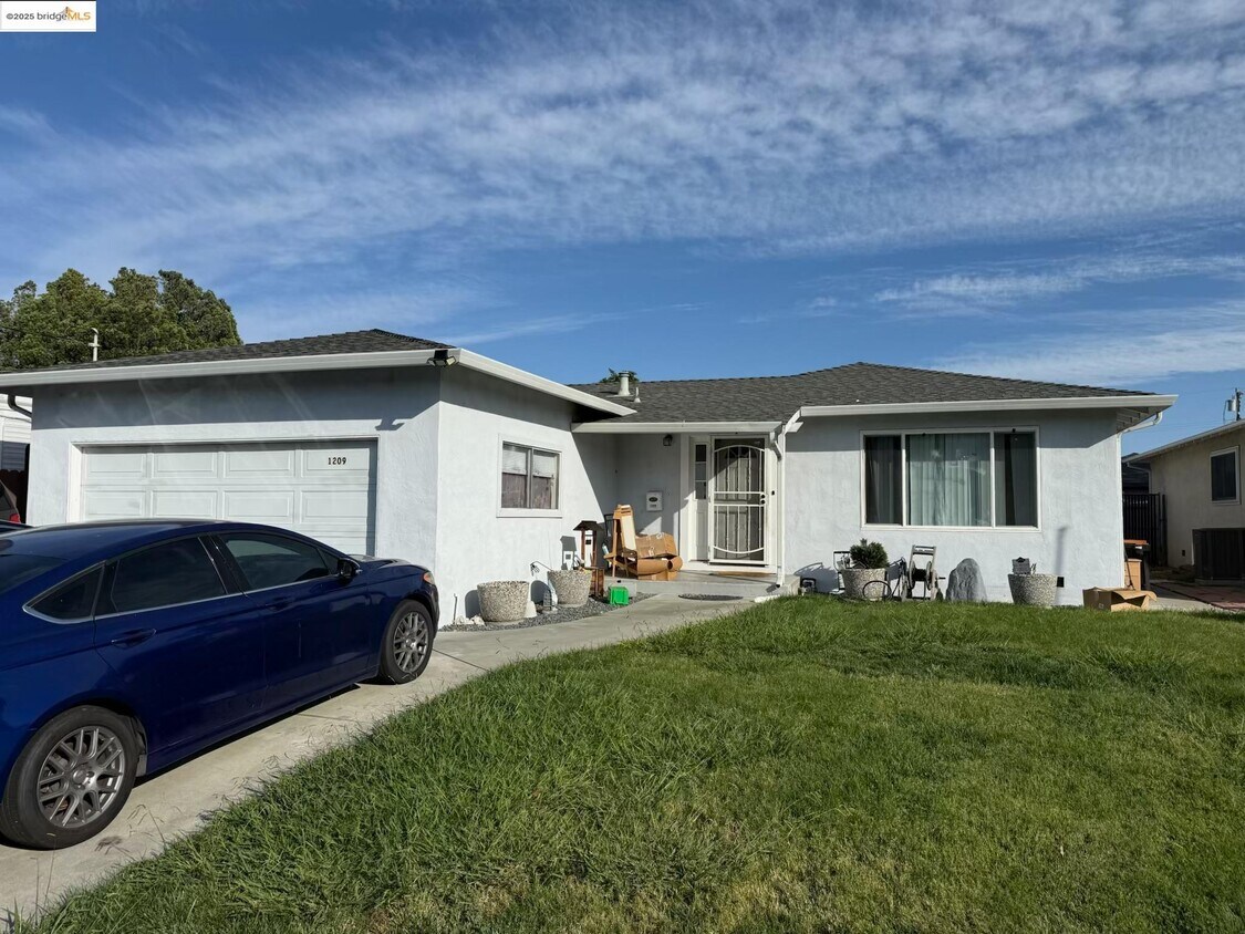 Foto principal - 1209 Tulip Dr