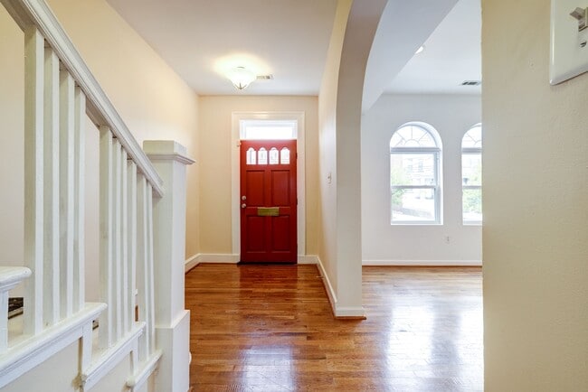 ENTRADA - 450 Randolph St NW