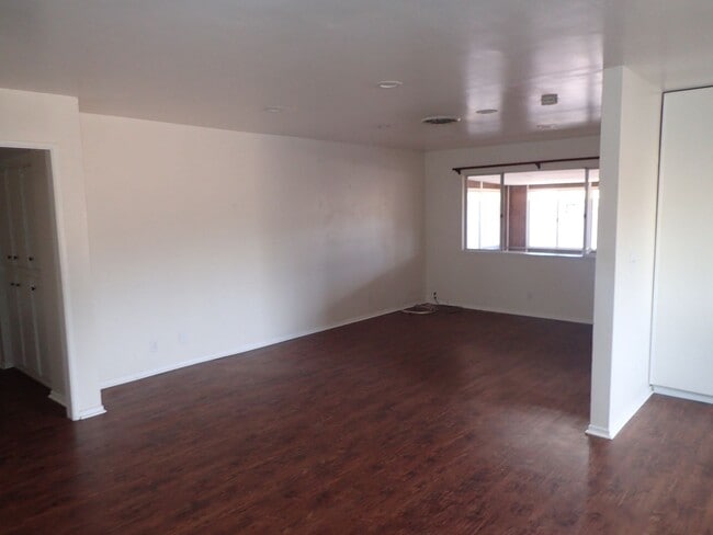 Building Photo - 3bd 1.5ba