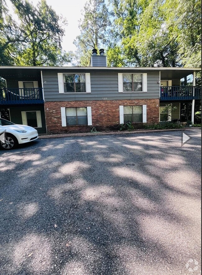 Building Photo - 581 Holyoke Ct