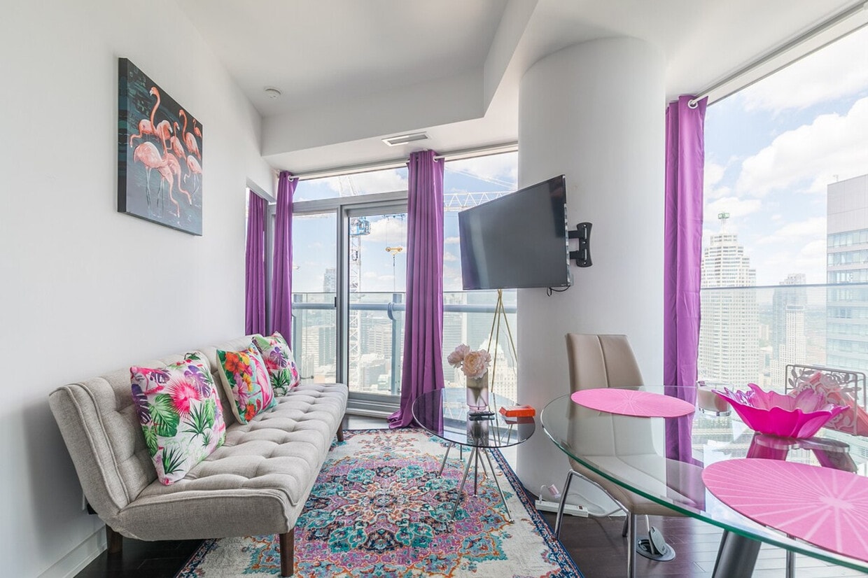 Primary Photo - 131 Bremner Blvd