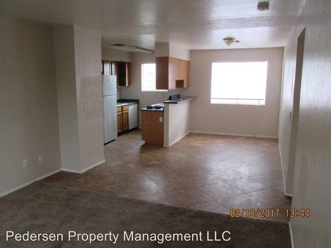 Building Photo - 2 br, 1 bath Apartment - 1581 E Southern Ave