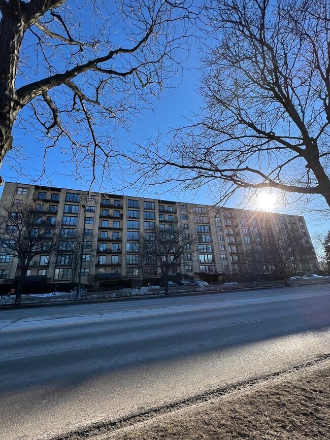 Foto del edificio - 4601 W Touhy Ave
