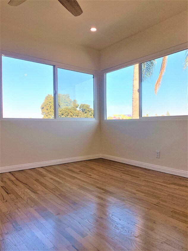 Bedroom - 5000 San Vicente Blvd