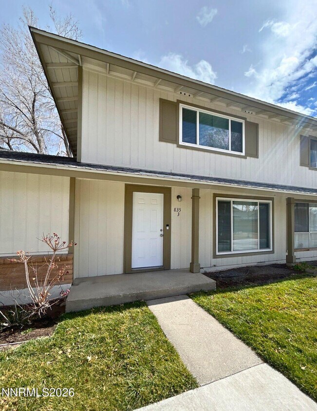 Building Photo - 835 Ridgewood Dr