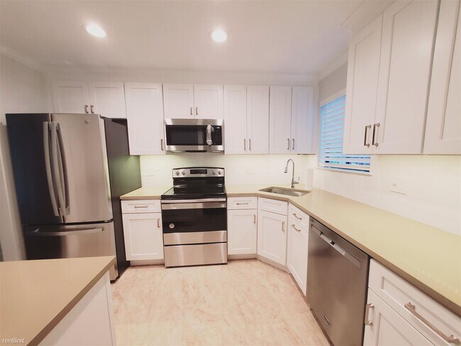 Building Photo - 2 br, 1 bath Condo - 197 Bridge St Apt 12