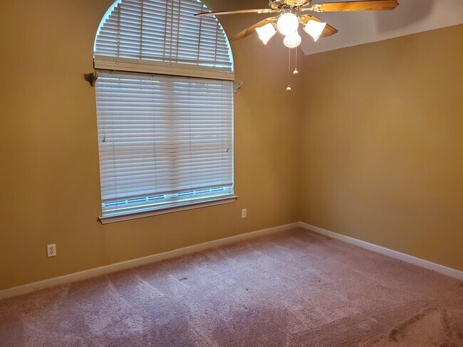 Foto del edificio - 6816 Century Oaks Dr