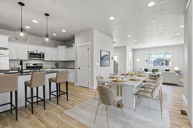 Foto del edificio - Perfectly designed 5-bedroom, 3-bath single family home