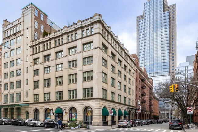 Foto del edificio - 53 N Moore St