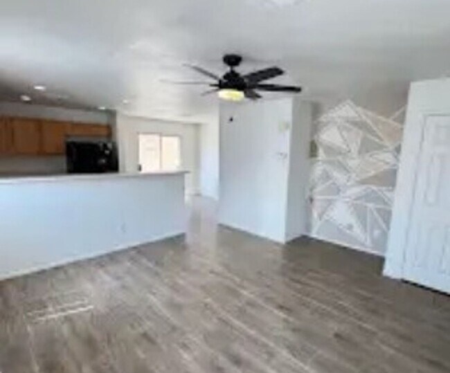 Foto del edificio - Beautiful 2 bedroom townhouse with garage