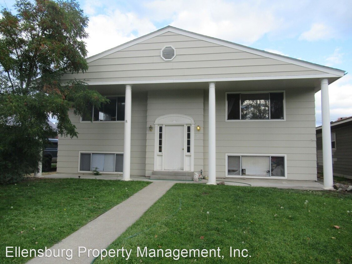 Primary Photo - 208 S Pine St