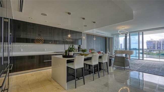 Foto del edificio - 3300 NE 188th St
