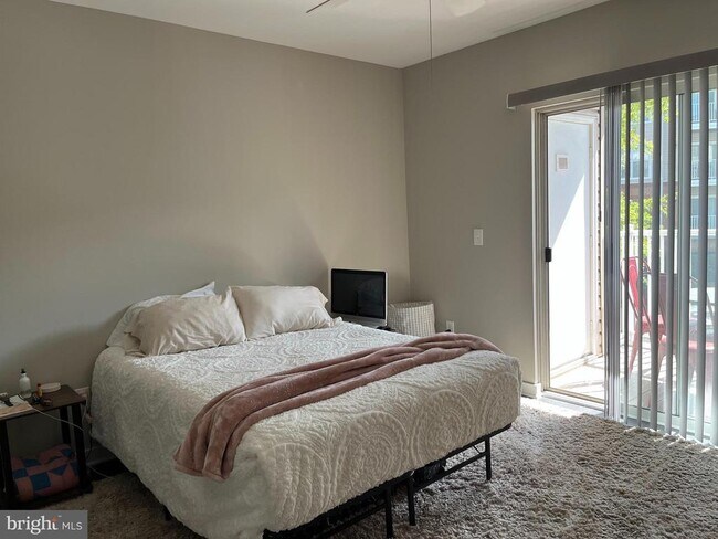 Foto del edificio - 7000 Falls Reach Dr