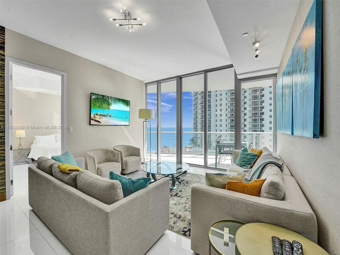 Primary Photo - 17475 Collins Ave