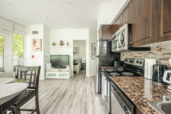 Building Photo - 215 Fort York Blvd