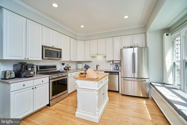 Building Photo - 1230 Weatherstone Ct