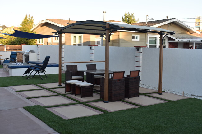 Patio/Common area - 4042 Swift Ave