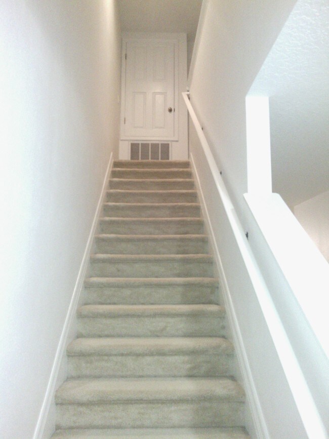 Building Photo - 689 Cresting Oak Cir