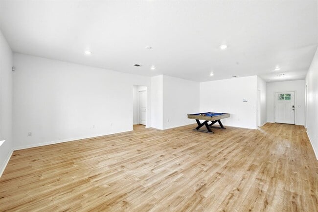Building Photo - 120 Loon Dr