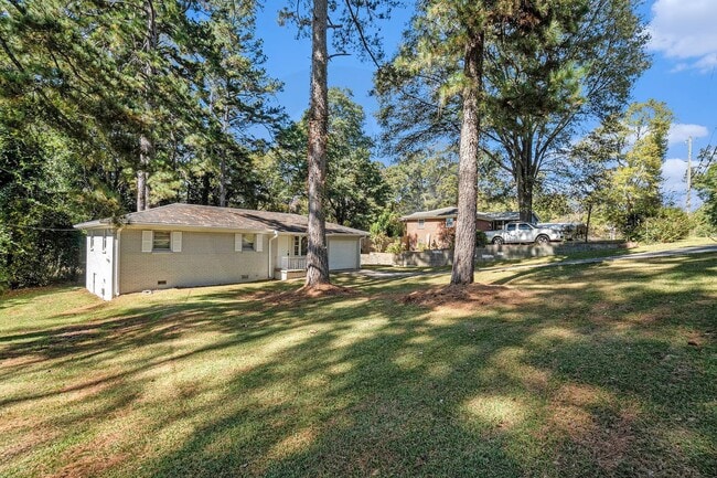 Foto del edificio - Charming 3BR/1BA Ranch Home with Open Layo...