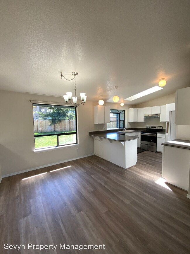 Foto del edificio - 3 br, 2 bath House - 7324 48th Ave W.