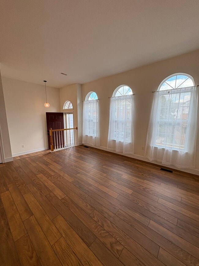 Foto del edificio - Welcome to this beautifully updated home i...