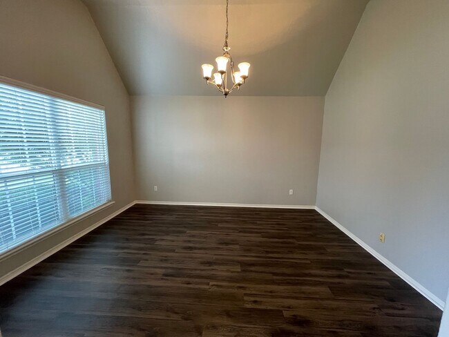 Foto del edificio - JENKS SCHOOLS - 3 bed with study and formal dining!!