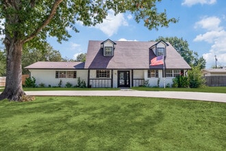 Building Photo - 602 Hunter St