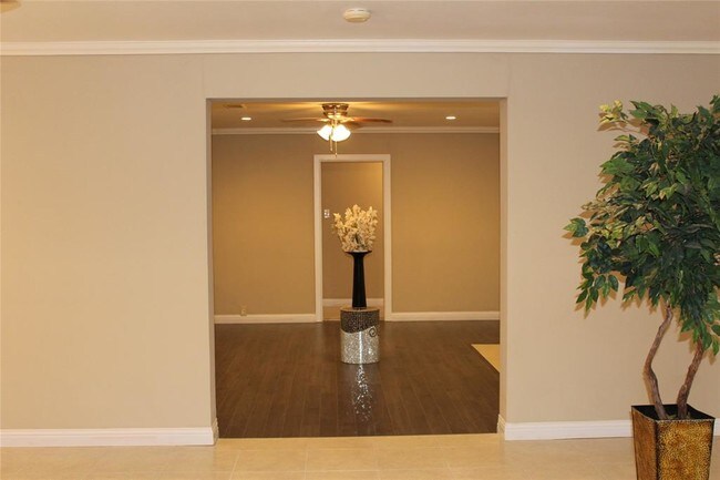 Building Photo - 9306 Lugary Dr