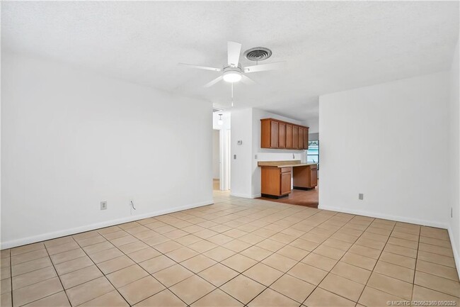 Building Photo - 797 SW 36th Terrace