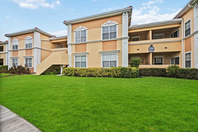 Foto del edificio - 2/2 condo at the Villagio becoming availab...