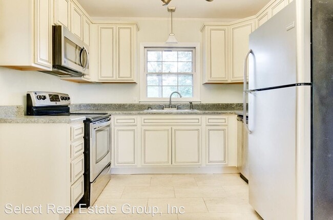 Building Photo - 3 br, 2 bath House - 827 Glendora Dr