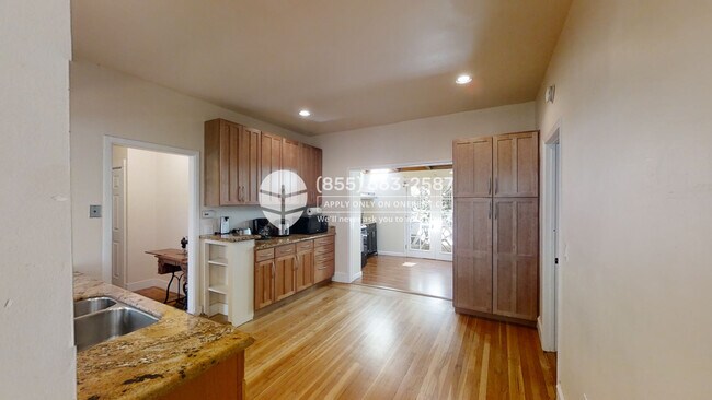 Building Photo - 5728 Moraga Ave