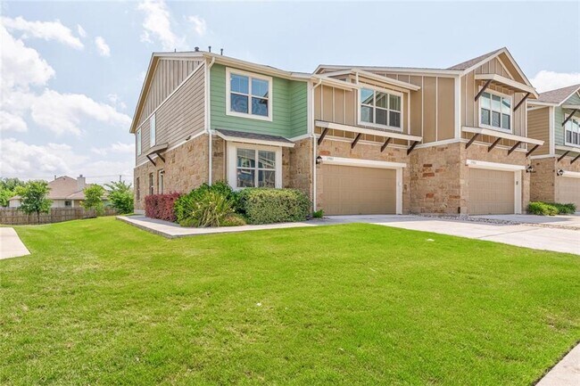 Building Photo - 1620 Bryant Dr