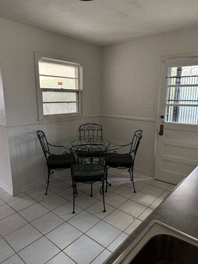 Foto del edificio - 2404 Perry Cove