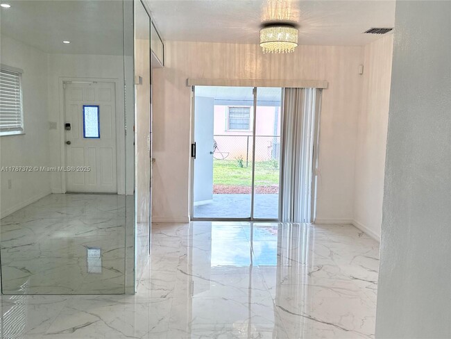 Foto del edificio - 20701 NW 34th Ct