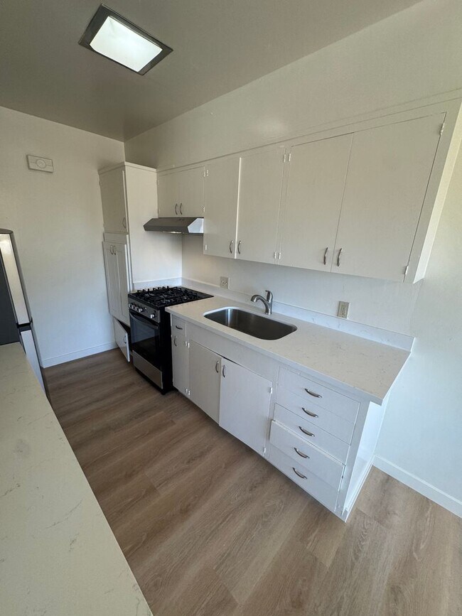 Building Photo - 3032 Meade Ave