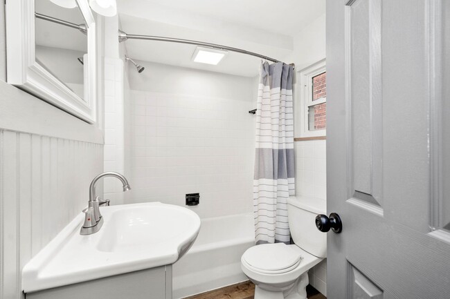 Building Photo - SCORE 50% OFF 1ST MONTH'S RENT IF SIGNED BY JUNE 19! Beautiful 3 bedroom home in Pittsburgh avail...